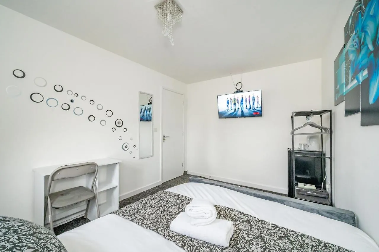 Homestay *Rc27R* For Your Relaxed & Cosy Stay + Parking Leeds  United Kingdom