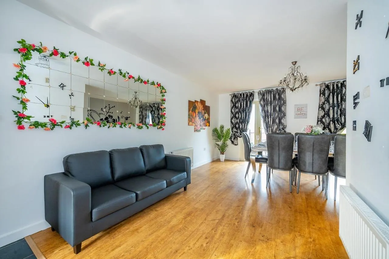 *Rc27R* For Your Relaxed & Cosy Stay + Parking Leeds  0*, Leeds (West Yorkshire)