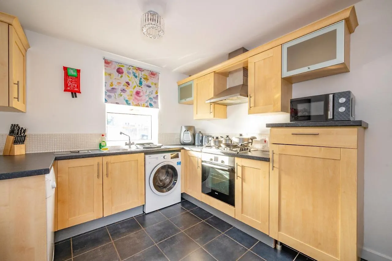 *Rc27R* For Your Relaxed & Cosy Stay + Parking Leeds  Homestay