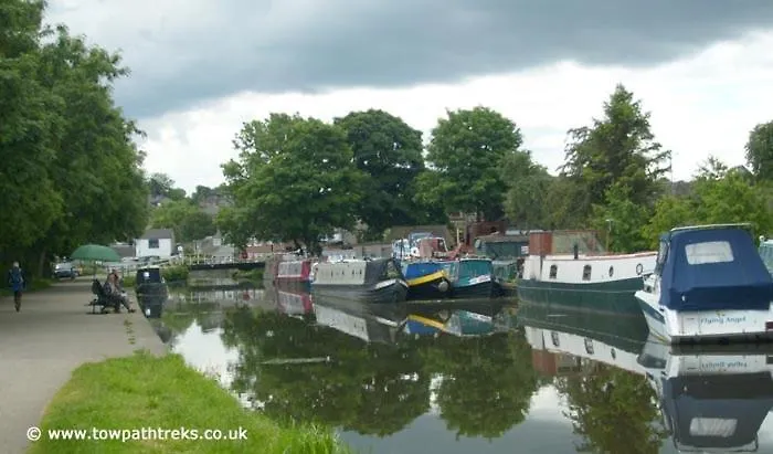Homestay *Rc27R* For Your Relaxed & Cosy Stay + Parking Leeds