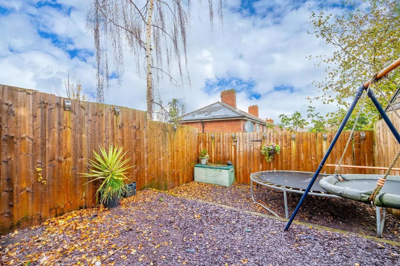 Homestay *Rc27R* For Your Relaxed & Cosy Stay + Parking Leeds  United Kingdom