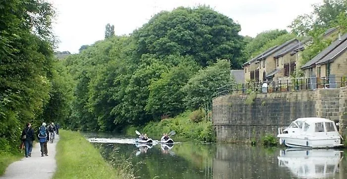 *Rc27R* For Your Relaxed & Cosy Stay + Parking Leeds  Homestay