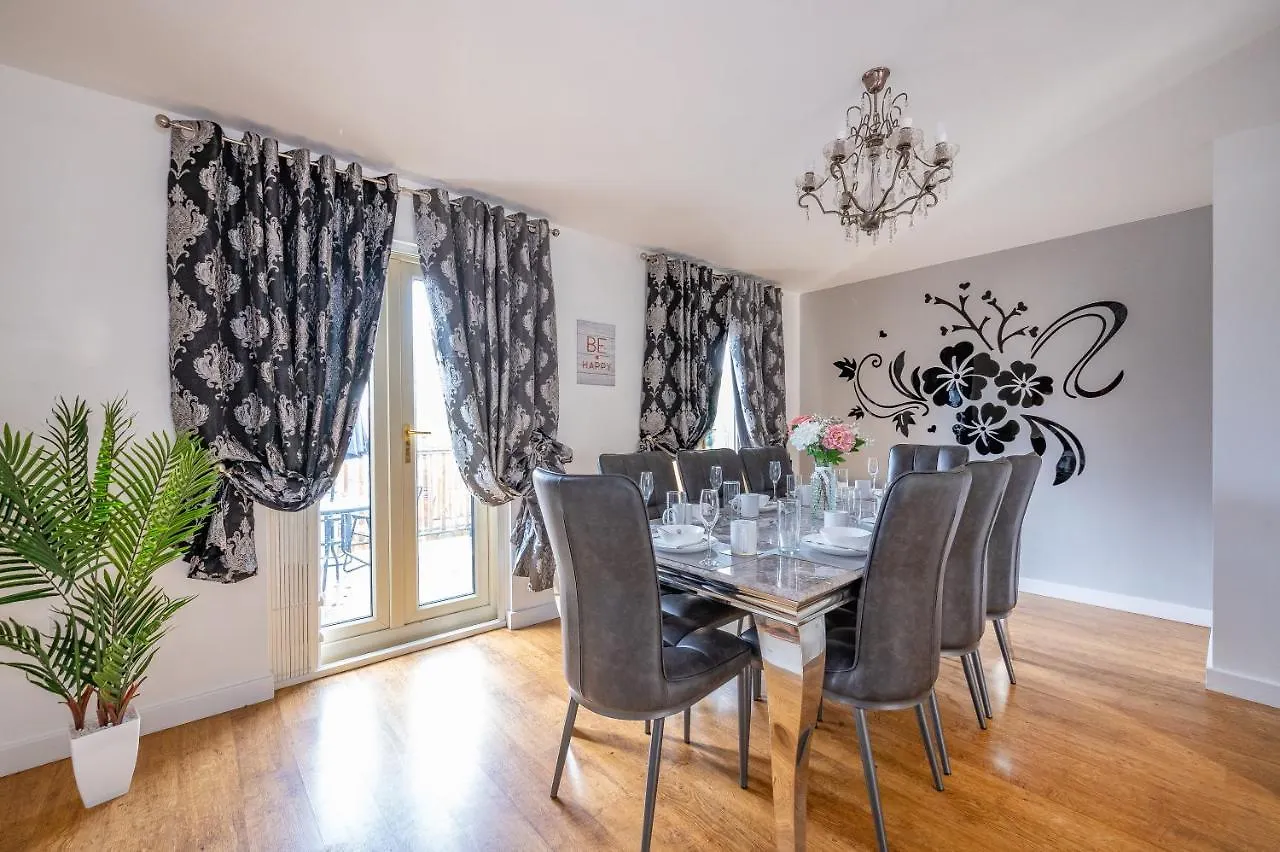 Homestay *Rc27R* For Your Relaxed & Cosy Stay + Parking Leeds
