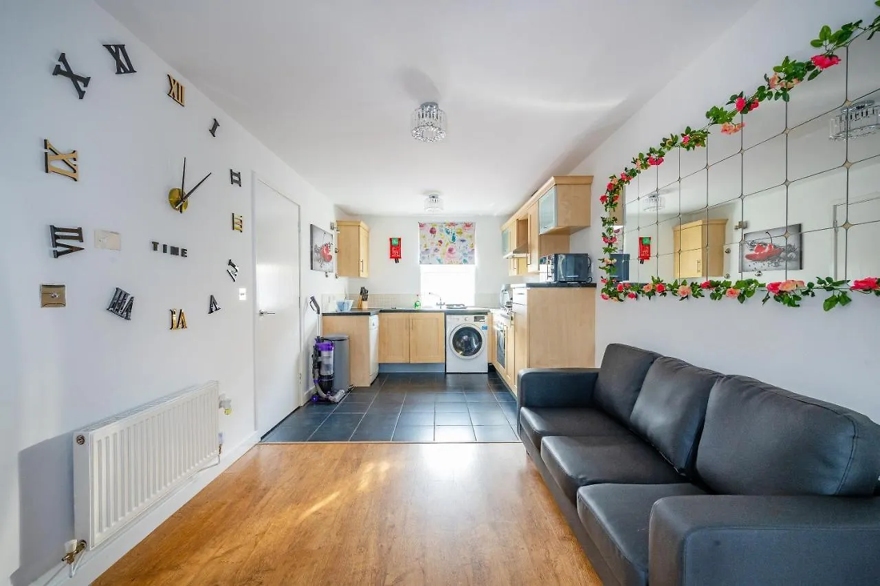 Homestay *Rc27R* For Your Relaxed & Cosy Stay + Parking Leeds