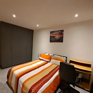 Homestay Modern Bedrooms In A House, Leeds (West Yorkshire)