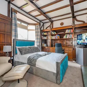 Homestay *rg9bc* For Your Relaxed & Cosy + Free Parking + Free Fast Wifi *, Leeds (West Yorkshire)